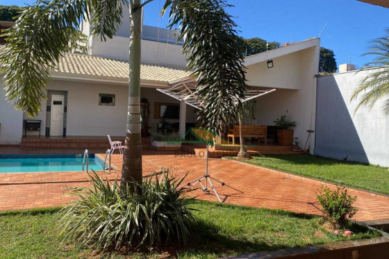Sobrado à venda - 351m² - ZONA 2, Umuarama-PR