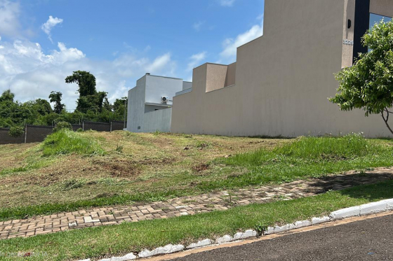 Terreno à venda - 275m² - Condomínio Residencial Jardins de Versailles, Umuarama...
